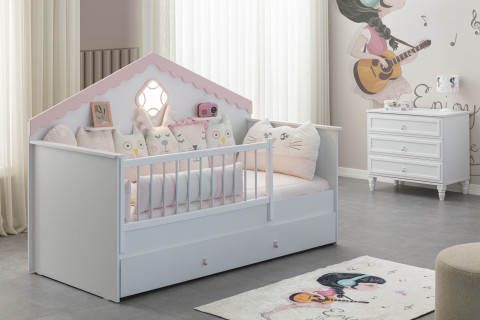 Ekin Royal Montessori Pembe Bebek Odası  Ekin Royal Montessori Pembe Bebek Odası